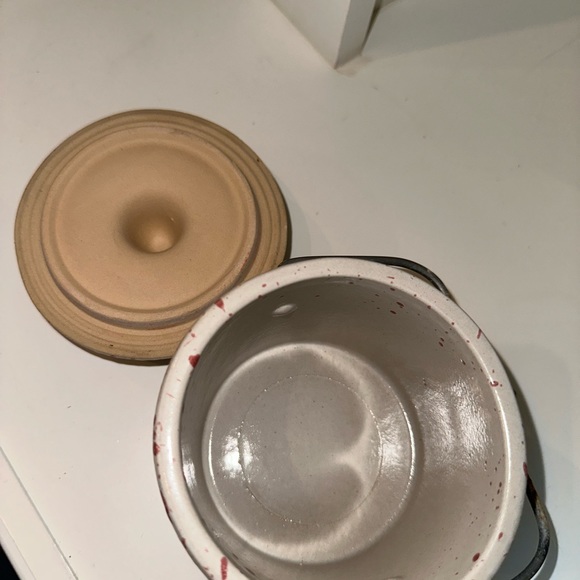 Red Speckled Lidded Crock - Picture 3 of 4